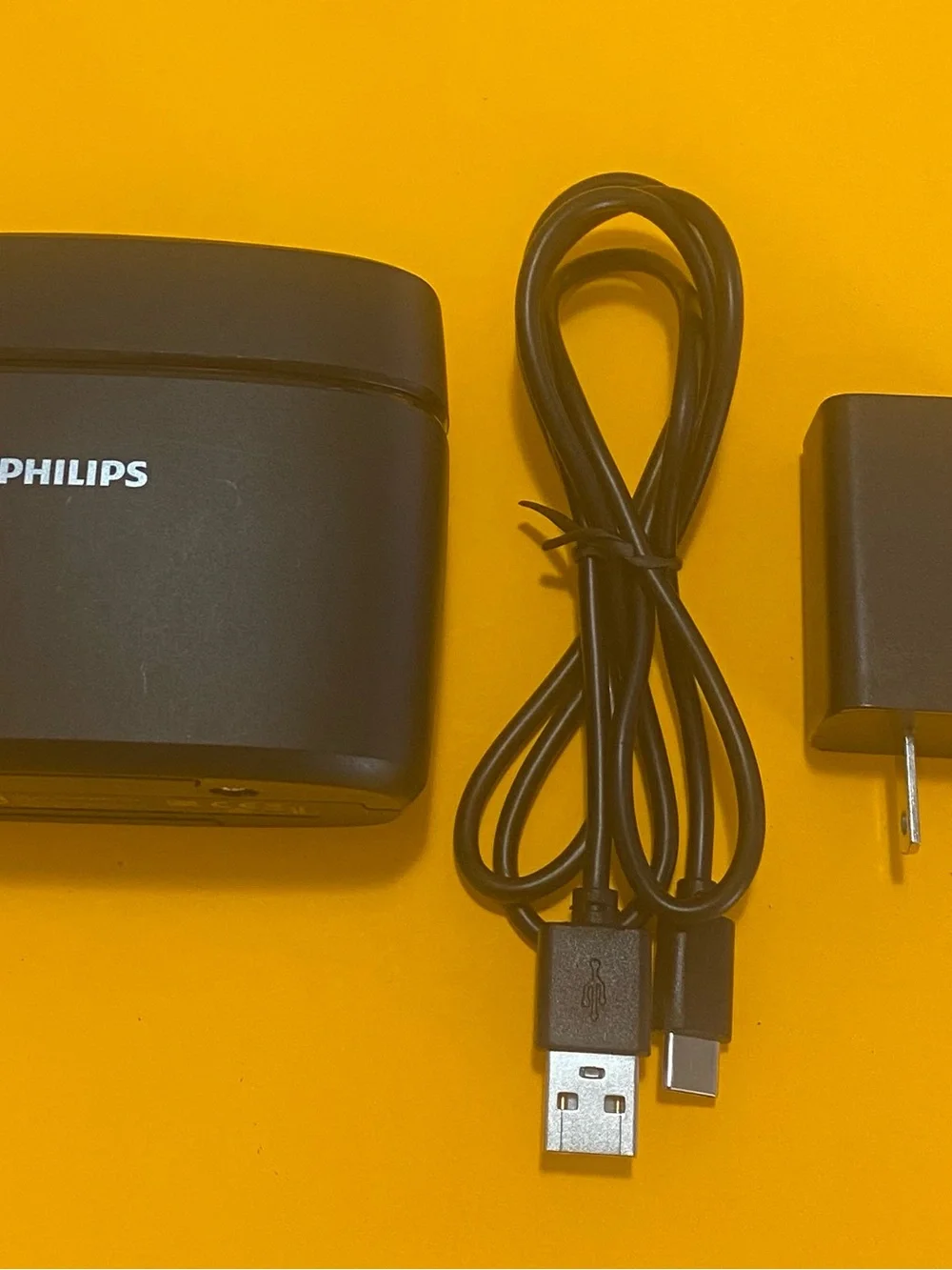 Philips Plus MNR TR C-2B2 Black Wireless Rechargeable 5-V Portable Charging Case